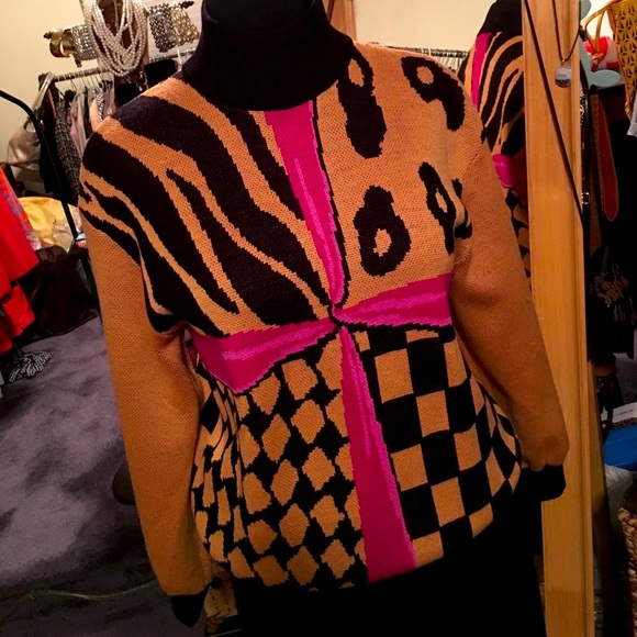Amazing Artistic ST JOHN knit sweater! ❤